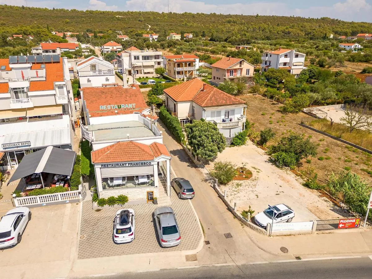 Apartments Niko Sukošan 0*,
